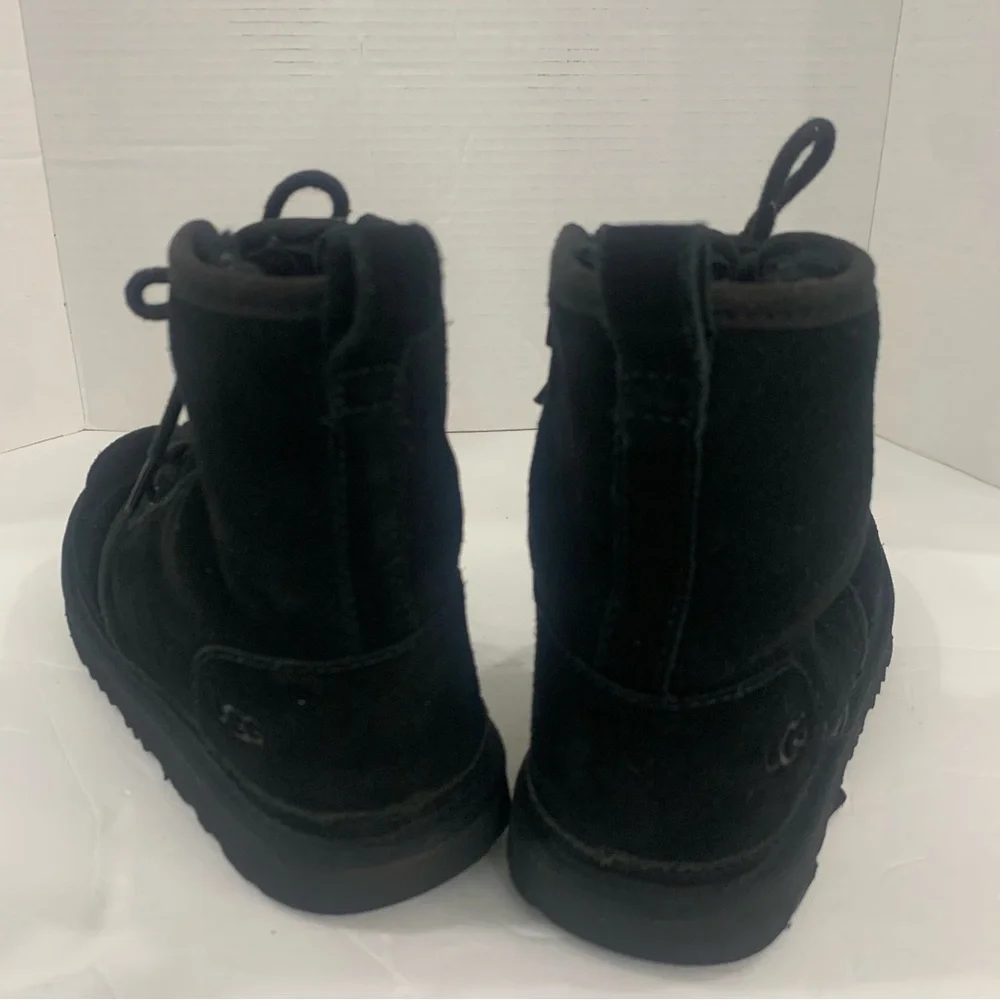 UGG Neumel II 1017326K-BLK Boots Kids US 6 Black Suede Round Toe Sheepskin